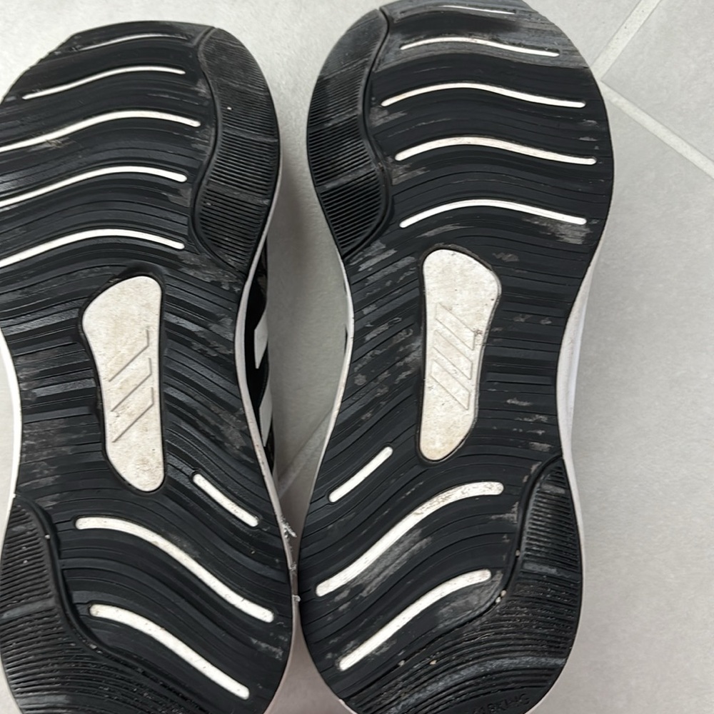 Boys adidas sneakers - Picture 5 of 6